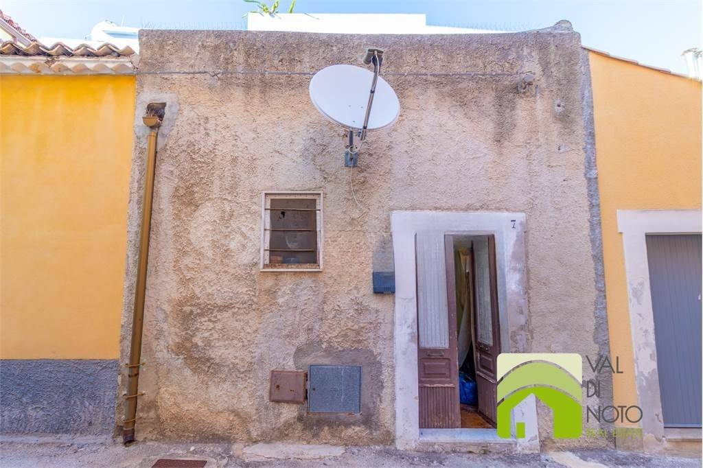 casa indipendente in vendita a Noto