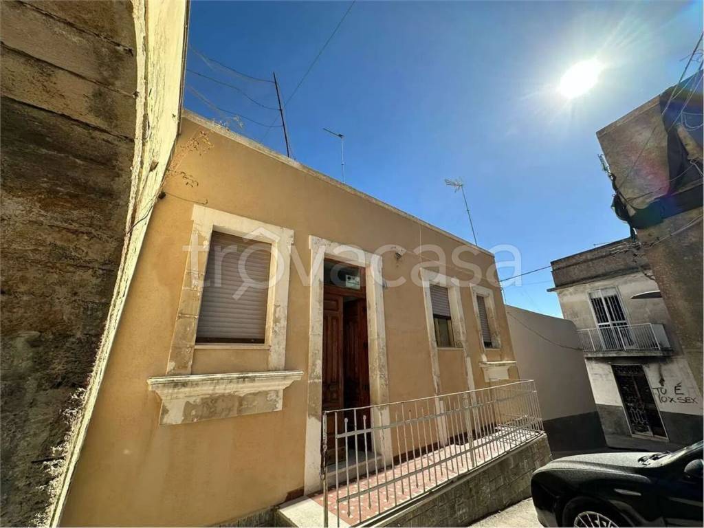 casa indipendente in vendita a Noto