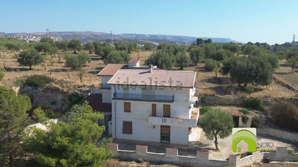 casa indipendente in vendita a Noto