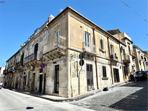 casa semindipendente in vendita a Noto