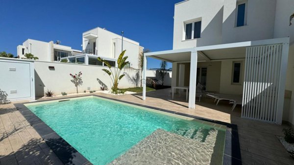 casa indipendente in vendita a Noto in zona San Lorenzo