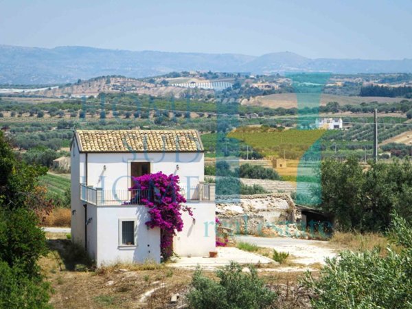 casa indipendente in vendita a Noto