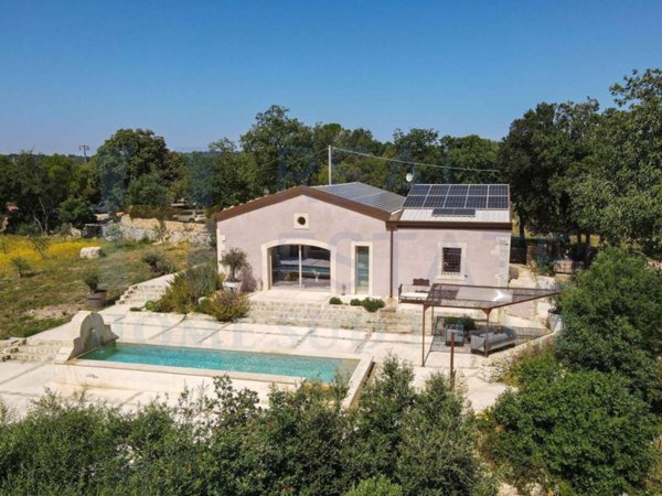casa indipendente in vendita a Noto in zona Vendicari