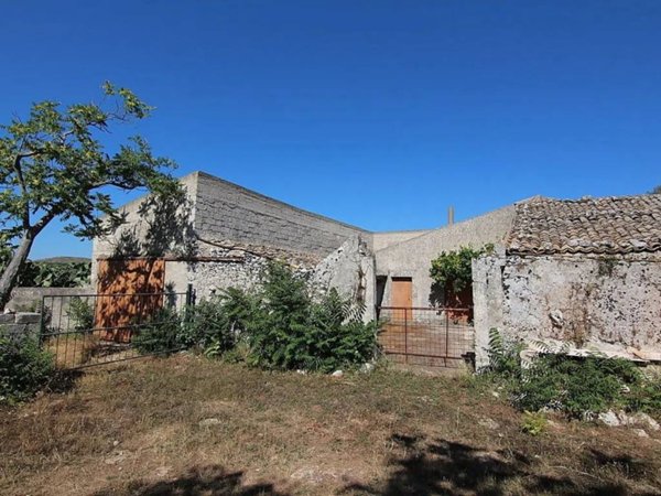 casa indipendente in vendita a Noto