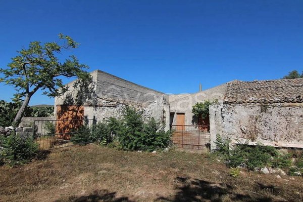 casa indipendente in vendita a Noto