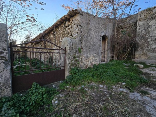 casa indipendente in vendita a Noto