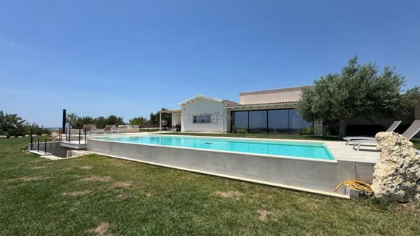casa indipendente in vendita a Noto