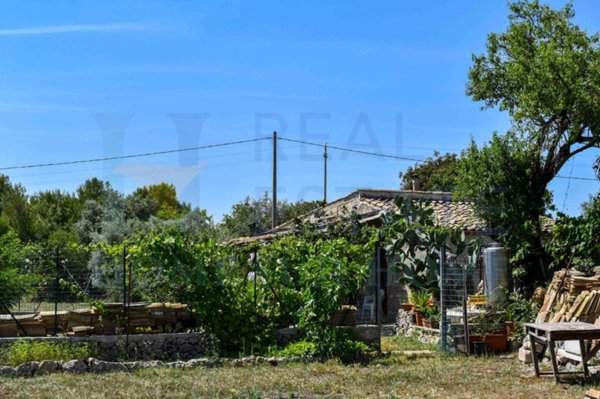 casa indipendente in vendita a Noto
