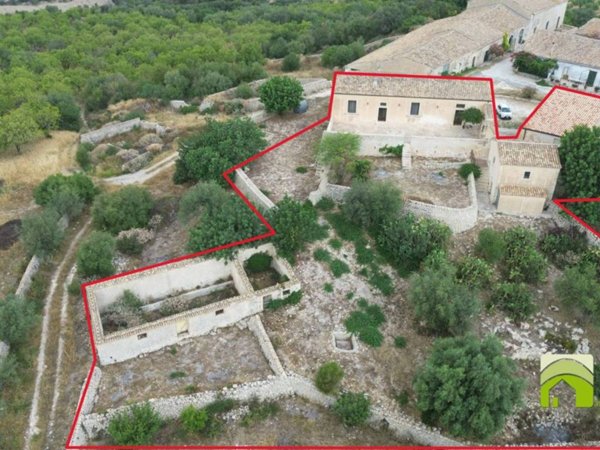 casa indipendente in vendita a Noto in zona Castelluccio