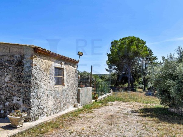 casa indipendente in vendita a Noto