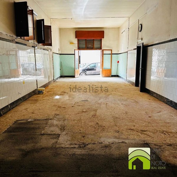 locale commerciale in vendita a Noto