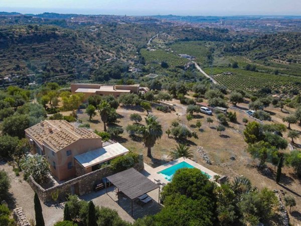 casa indipendente in vendita a Noto