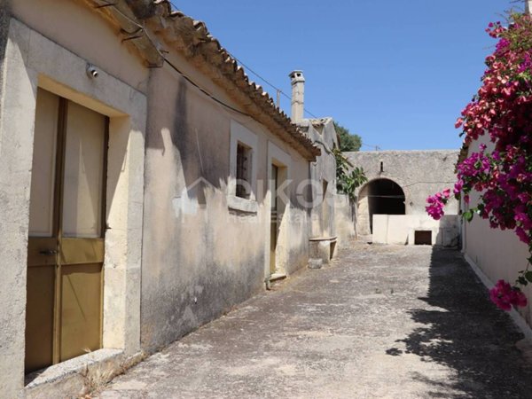 casa indipendente in vendita a Noto