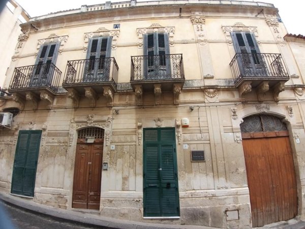 intera palazzina in vendita a Noto