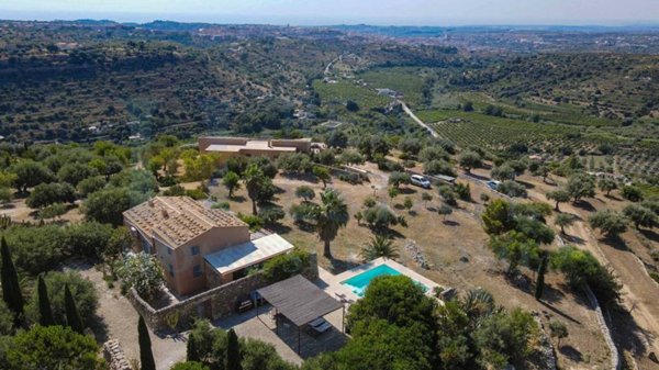 casa indipendente in vendita a Noto