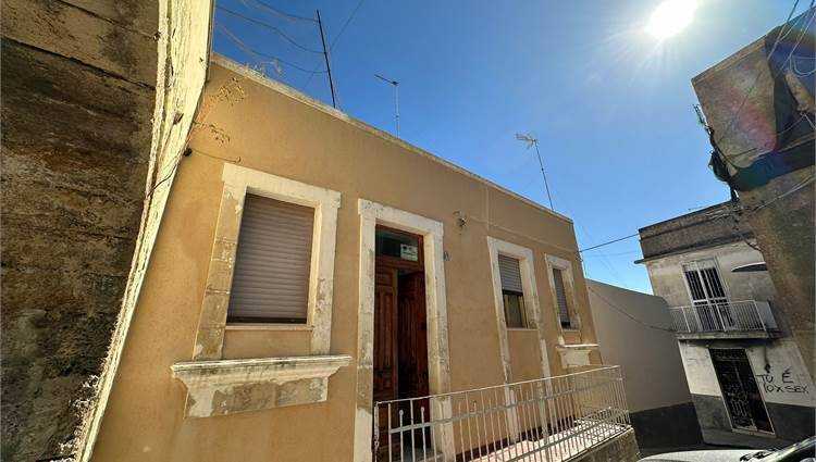 casa indipendente in vendita a Noto
