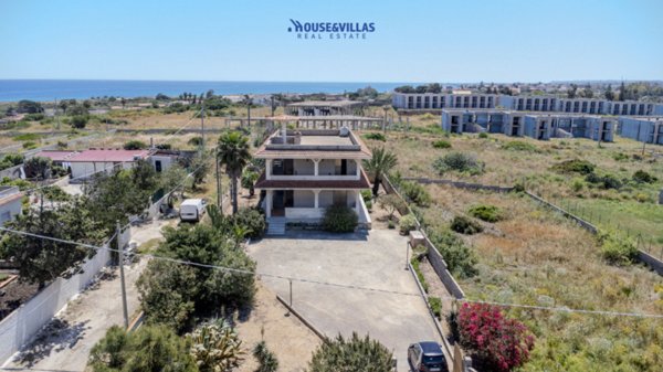 casa indipendente in vendita a Noto in zona San Lorenzo