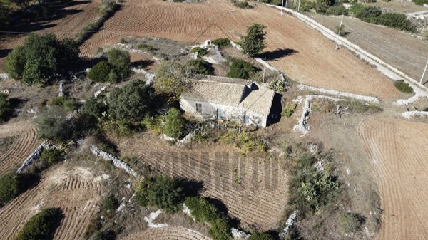 pentavano in vendita a Noto in zona Testa dell'Acqua