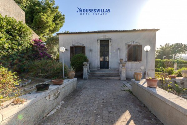 casa indipendente in vendita a Noto in zona San Corrado di Fuori