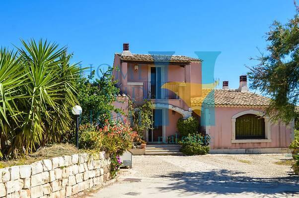 casa indipendente in vendita a Noto in zona Vendicari