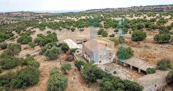 negozio in vendita a Noto