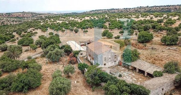 negozio in vendita a Noto
