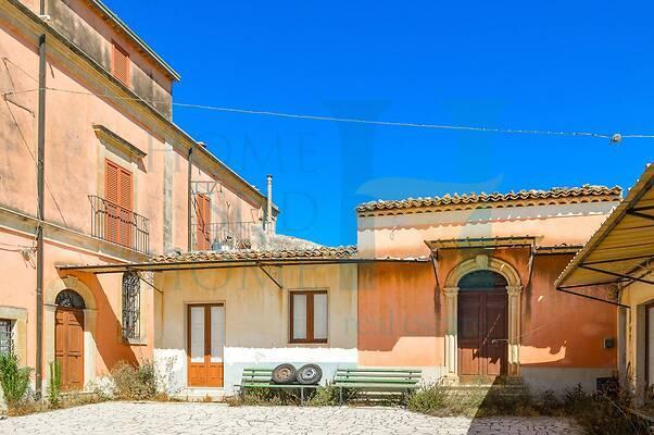 negozio in vendita a Noto