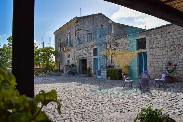 negozio in vendita a Noto
