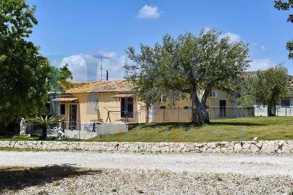 casa indipendente in vendita a Noto