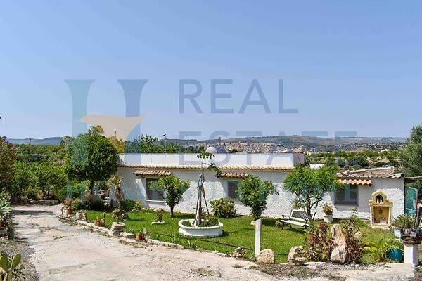 casa indipendente in vendita a Noto
