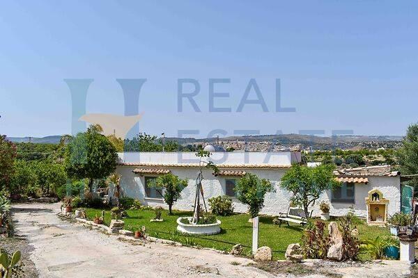 casa indipendente in vendita a Noto