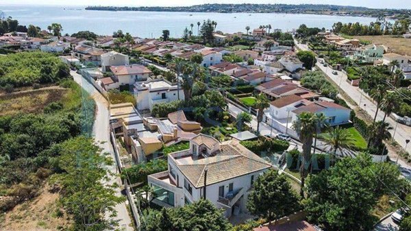 casa indipendente in vendita a Noto