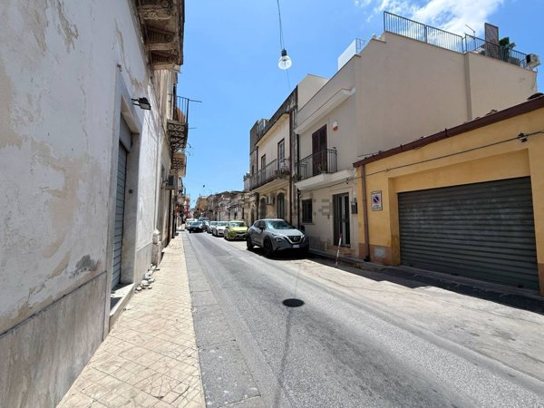 locale commerciale in vendita a Noto