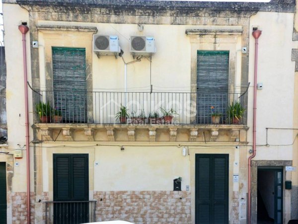 casa indipendente in vendita a Noto