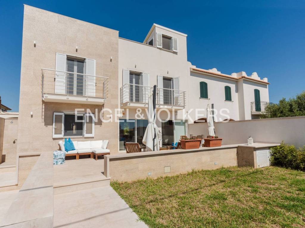 casa indipendente in vendita a Noto in zona San Lorenzo