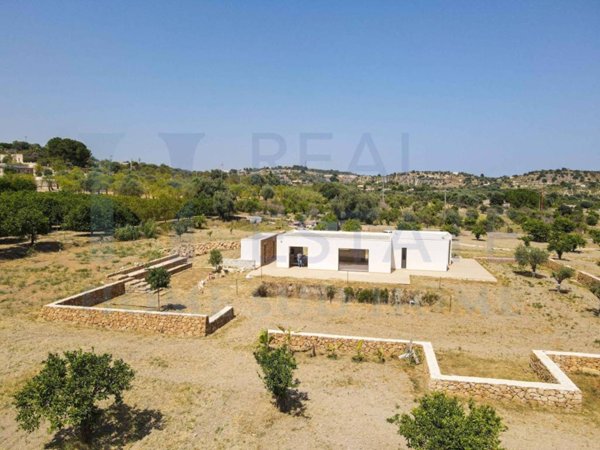casa indipendente in vendita a Noto