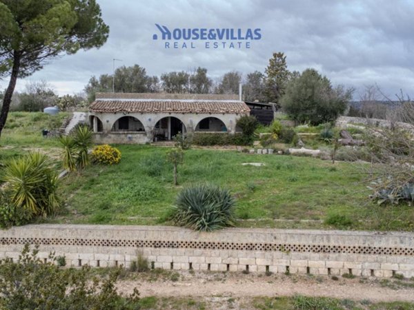 casa indipendente in vendita a Noto