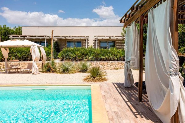 casa indipendente in vendita a Noto