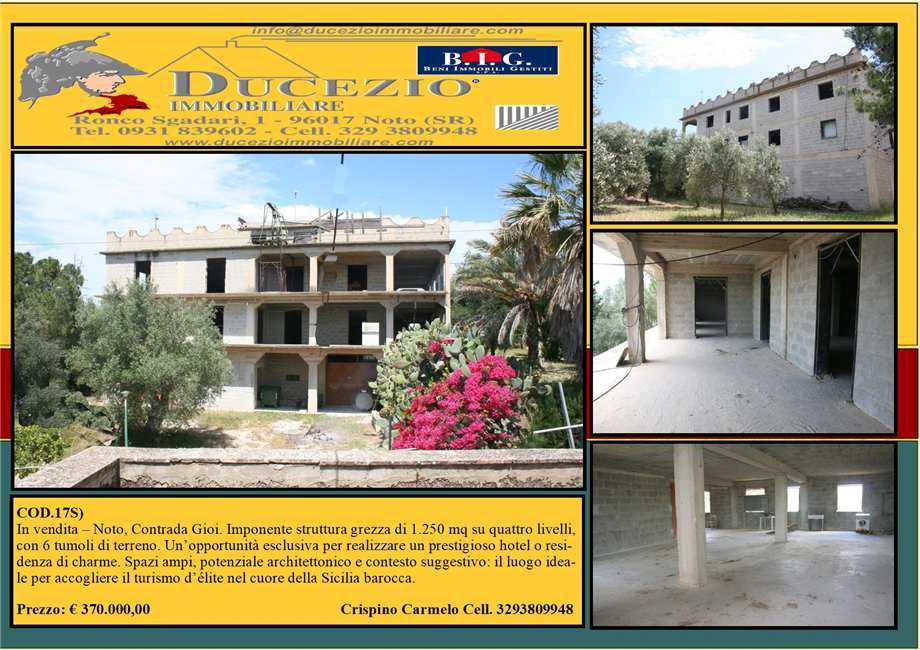 intera palazzina in vendita a Noto