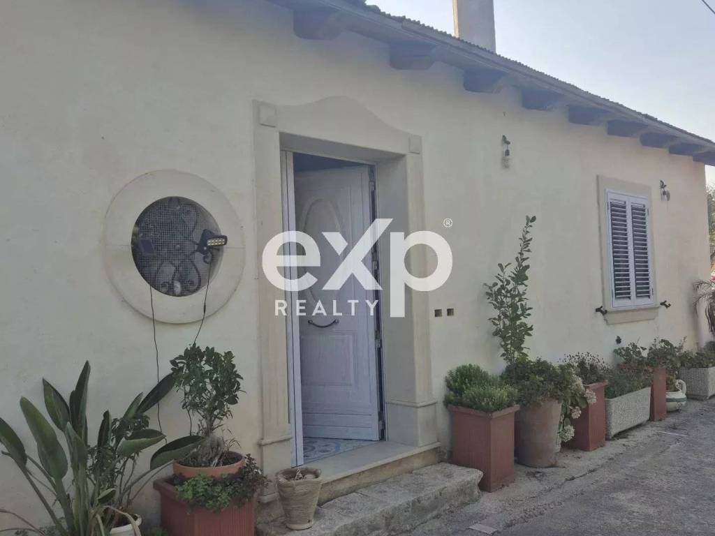 casa indipendente in vendita a Noto in zona Castelluccio