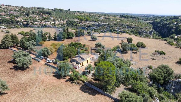casa indipendente in vendita a Noto