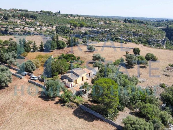 casa indipendente in vendita a Noto