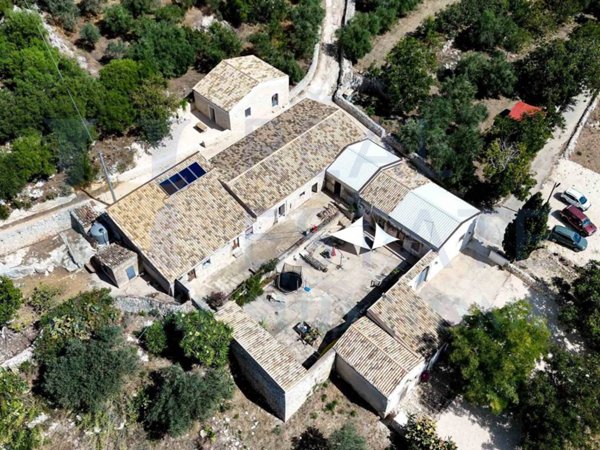 casa indipendente in vendita a Noto