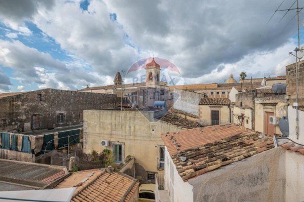 casa indipendente in vendita a Noto