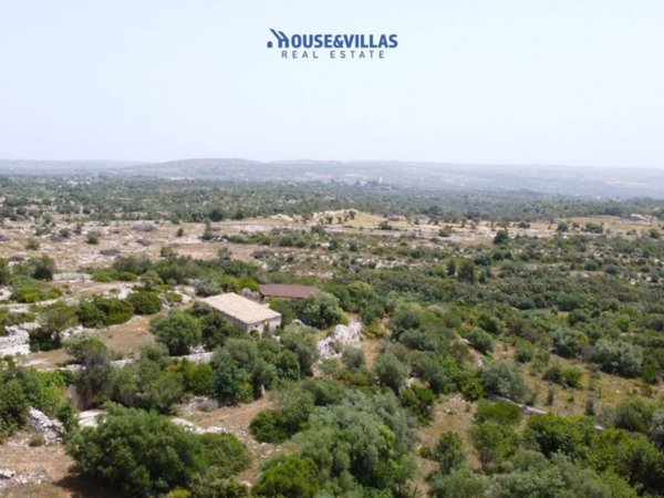 casa indipendente in vendita a Noto in zona Lenzavacche