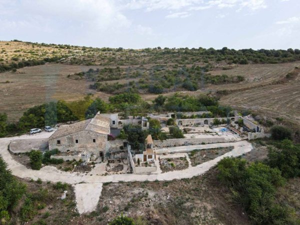 casa indipendente in vendita a Noto