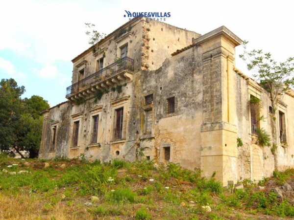 casa indipendente in vendita a Noto