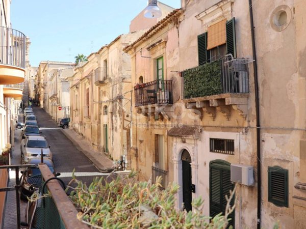 casa indipendente in vendita a Noto