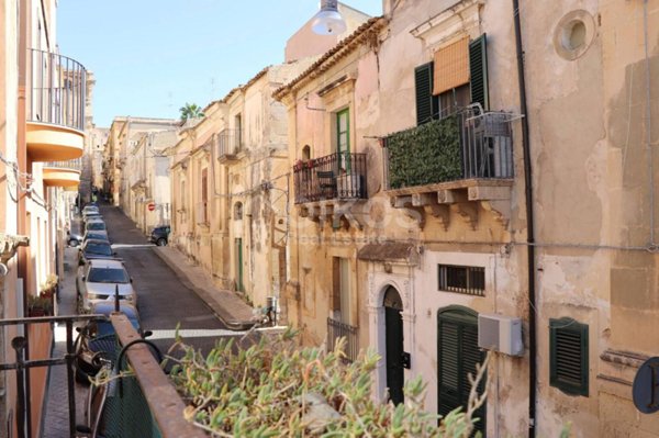 casa semindipendente in vendita a Noto