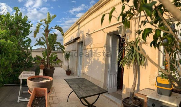 casa indipendente in vendita a Noto in zona San Corrado di Fuori